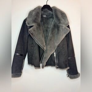 🖤 ZARA Black Jacket with Grey Shearling – Size S